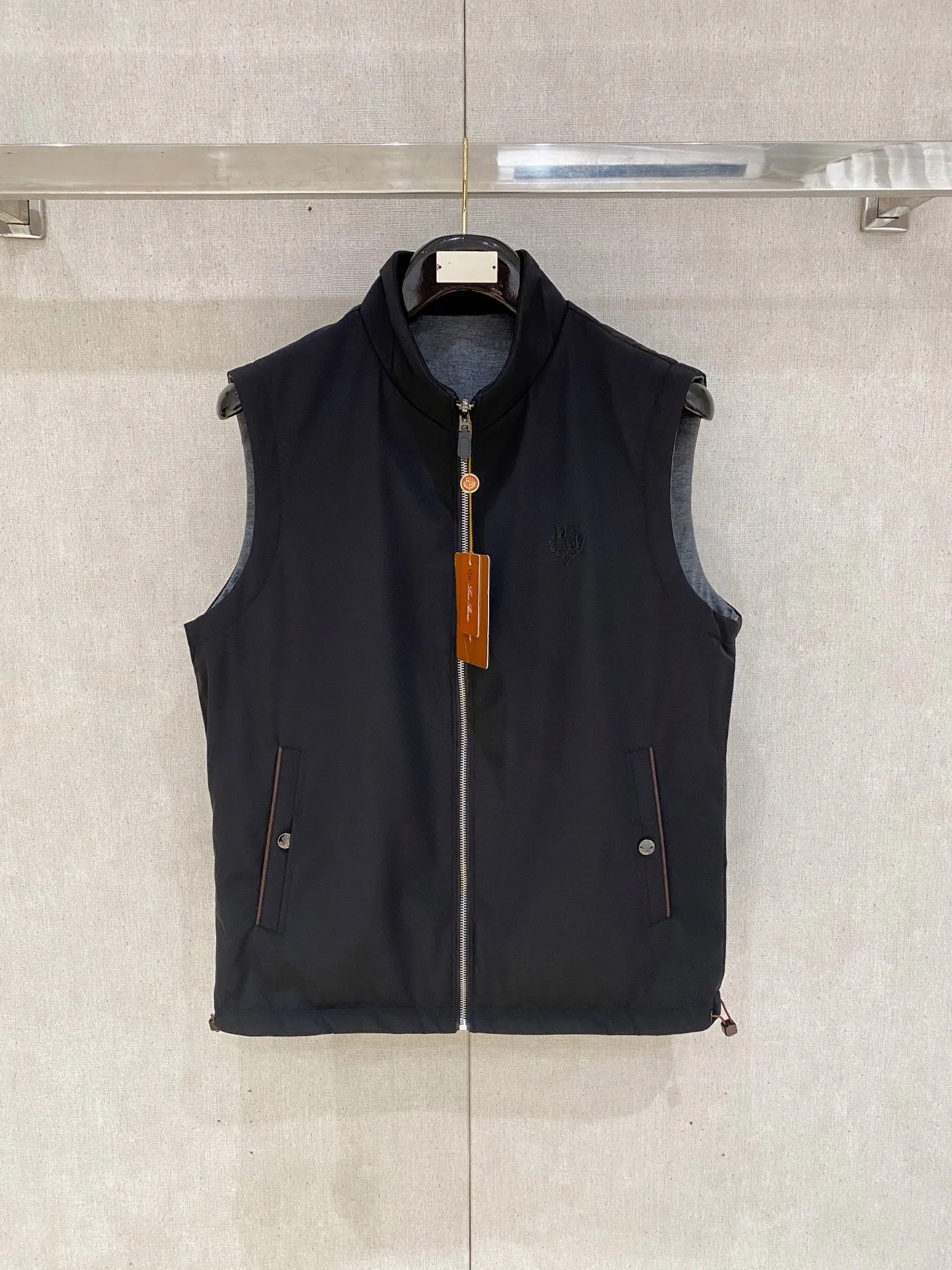 LP Autumn and Winter New Arrival Original Reversible Vest Classic Hot Sale version Simple and fashionable Versatile, soft and delicate to the touch, comfortable on the upper body. Original imported lettering hardware accessories are supplied to customers, representing the fine workmanship of the Factory. Black Blue Sizes: M-4XL
